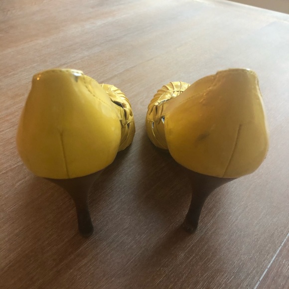 Naughty Monkey yellow heels size 8 - Picture 3 of 3